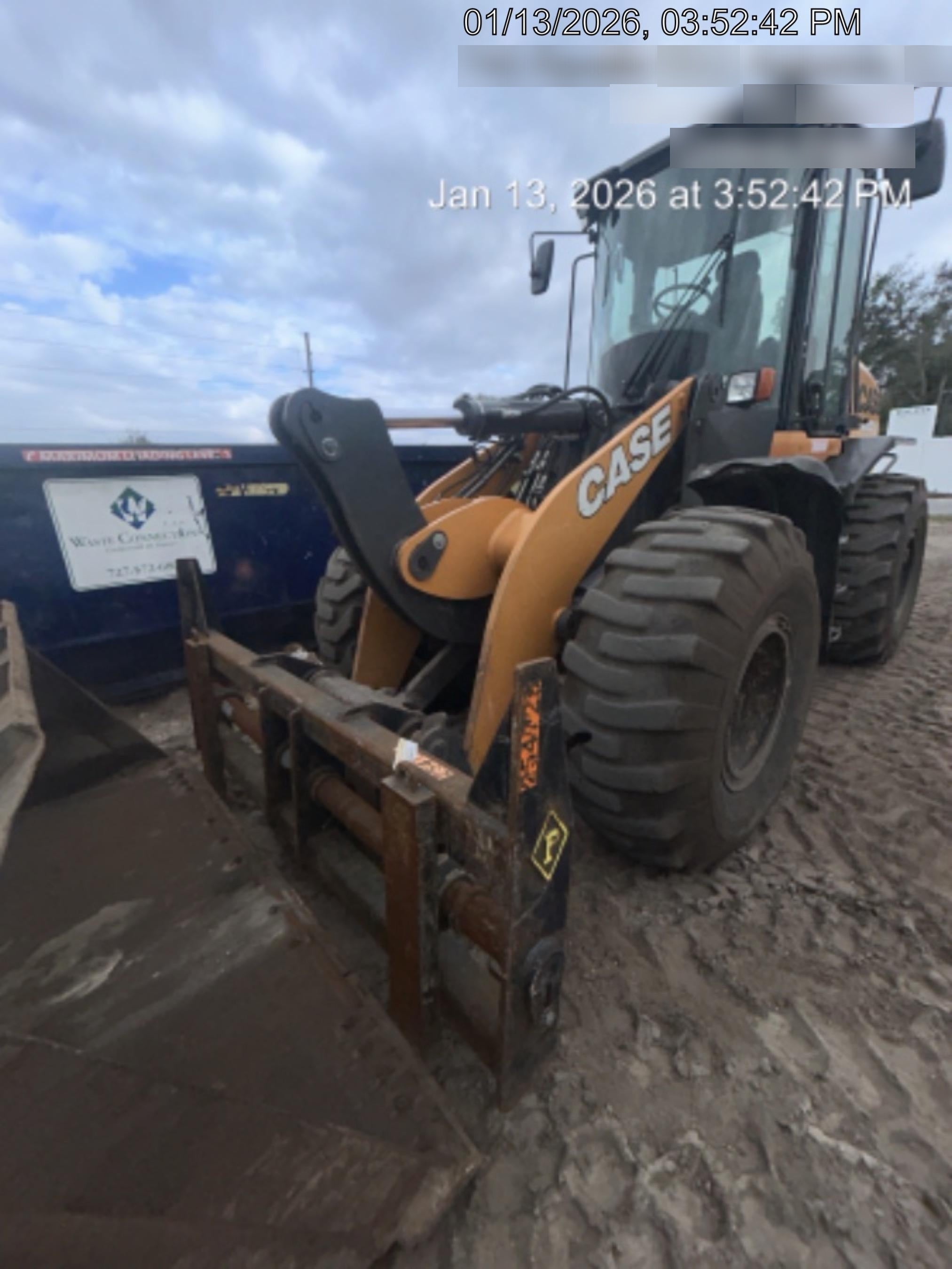 2023 CASE 621G