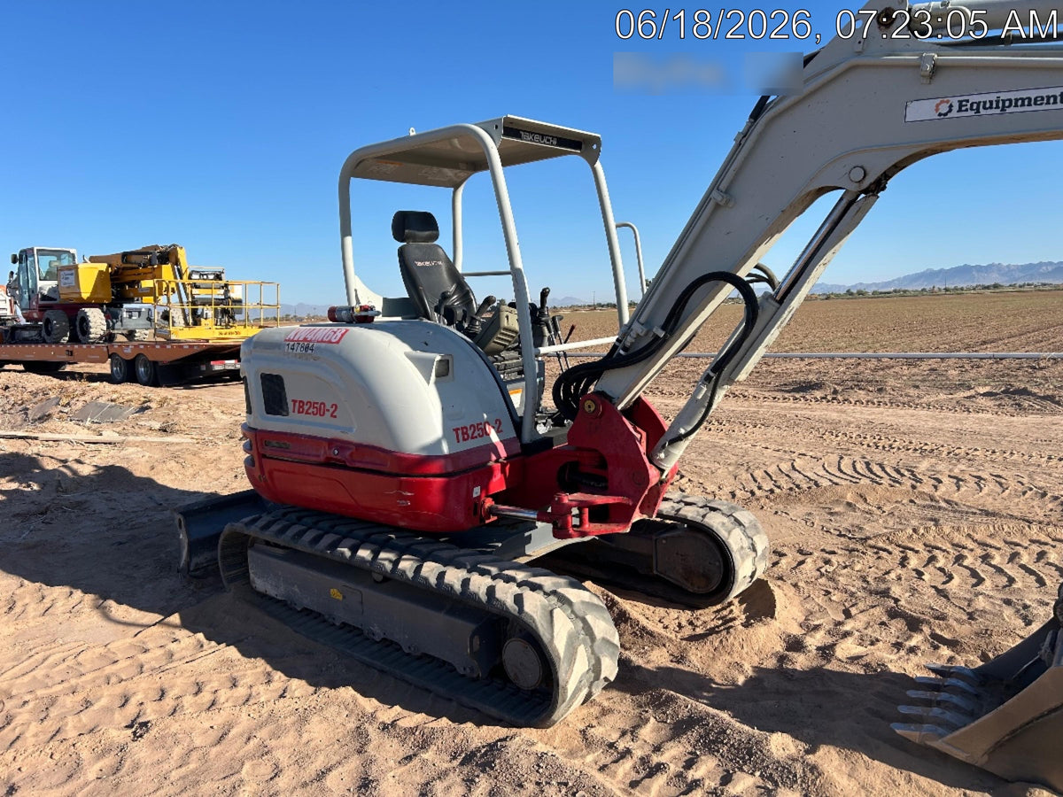 2021 TAKEUCHI TB250-2
