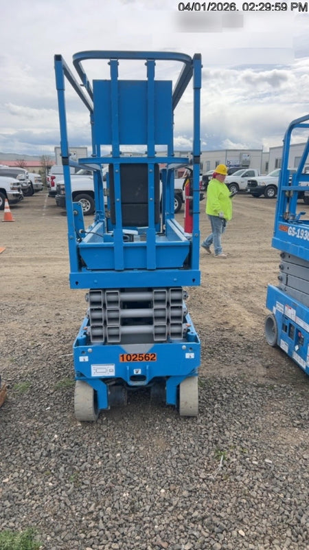 2020 Genie GS-1930 Solid Non Marking Tires, Beacon, Folding rails with half height swing gate, 800W Inverter