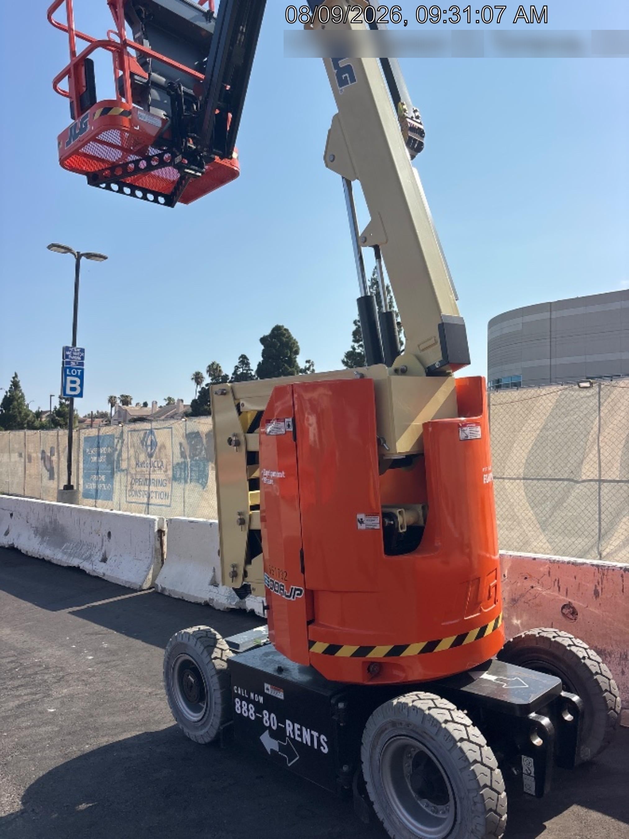 2025 JLG E300AJP