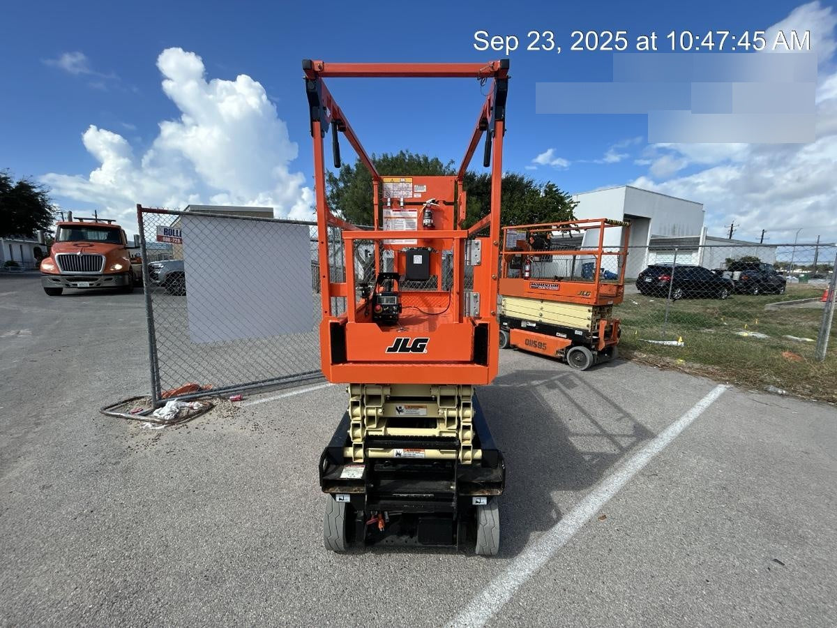 2025 JLG ES1932
