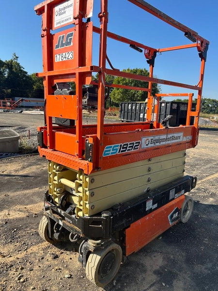 2021 JLG ES1932