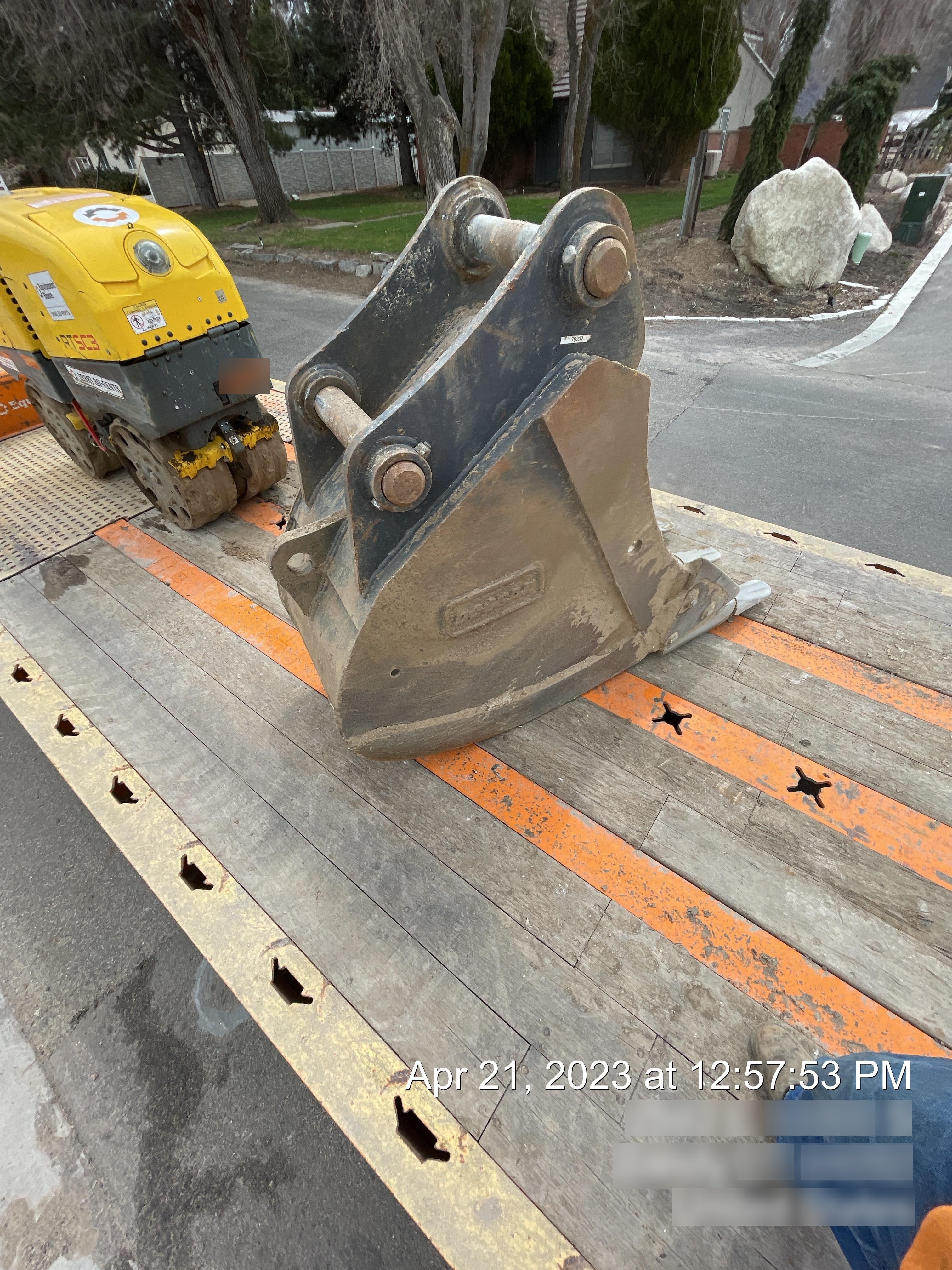 2020 DOOSAN 24" Bucket-Doosan