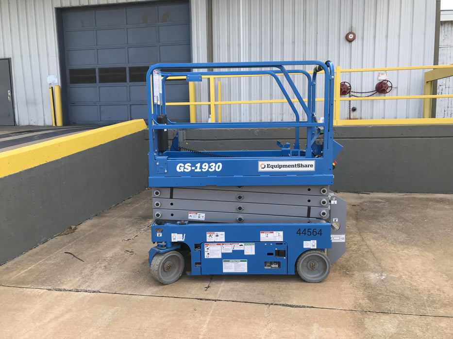 2019 Genie GS-1930 Fixed rails with chain Entry