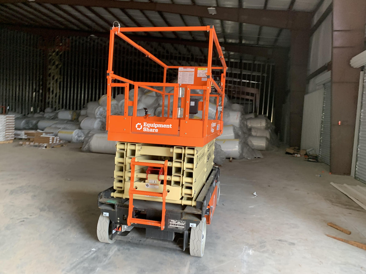 2022 JLG ES3246