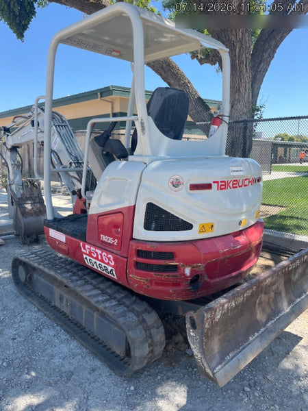 2021 TAKEUCHI TB235-2R