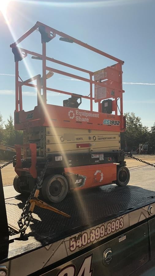 2023 JLG ES1932