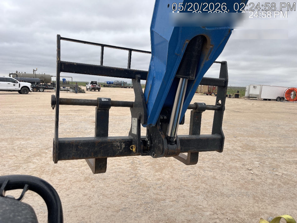 2018 Genie GTH-844 GTH-844 w/Open ROPS, Solid Tires, beacon/work lights, 60" carriage/forks