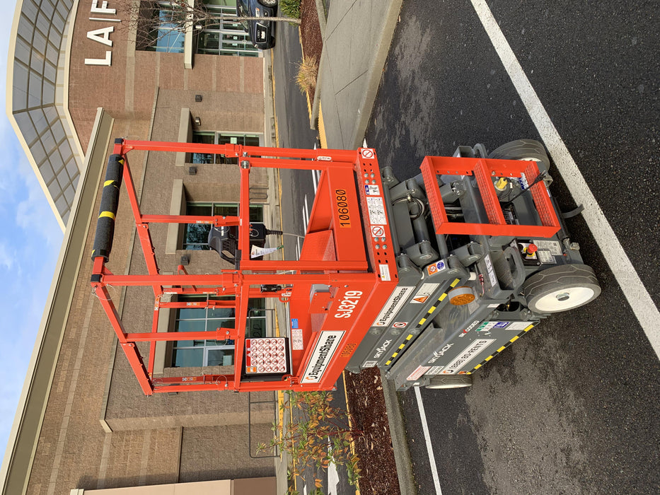 2020 Skyjack SJIII-3219 Solid NM Tires, Half height spring hinged entry gate, Dual Beacons, 800W Inverter