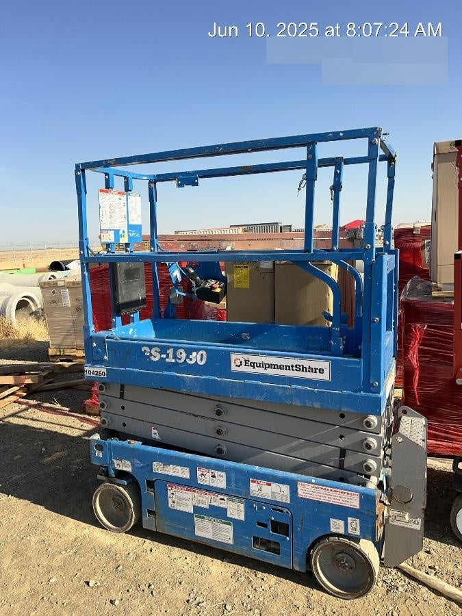 2020 Genie GS-1930 Solid Non Marking Tires, Beacon, Folding rails with half height swing gate, 800W Inverter