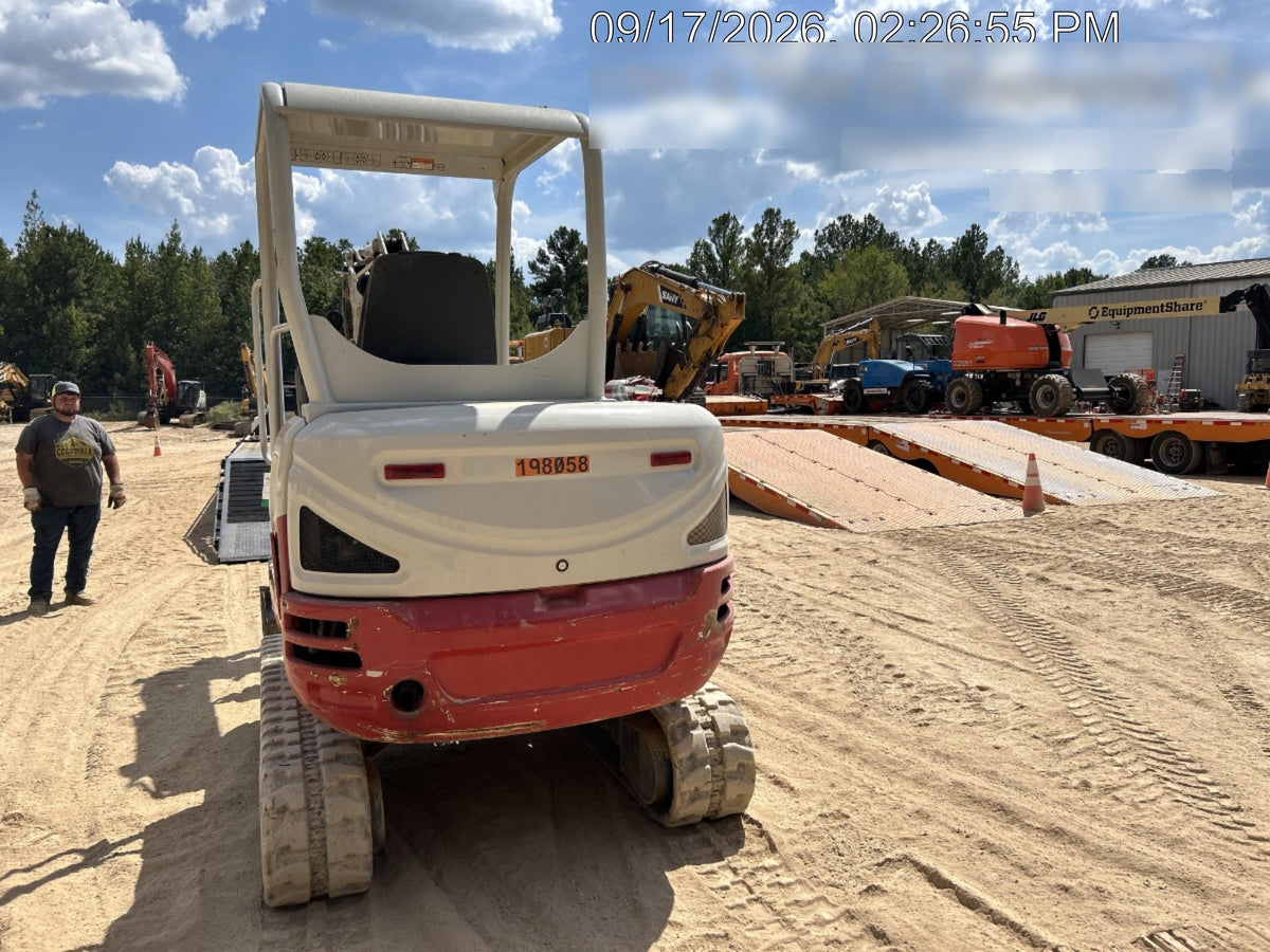 2022 TAKEUCHI TB235-2R