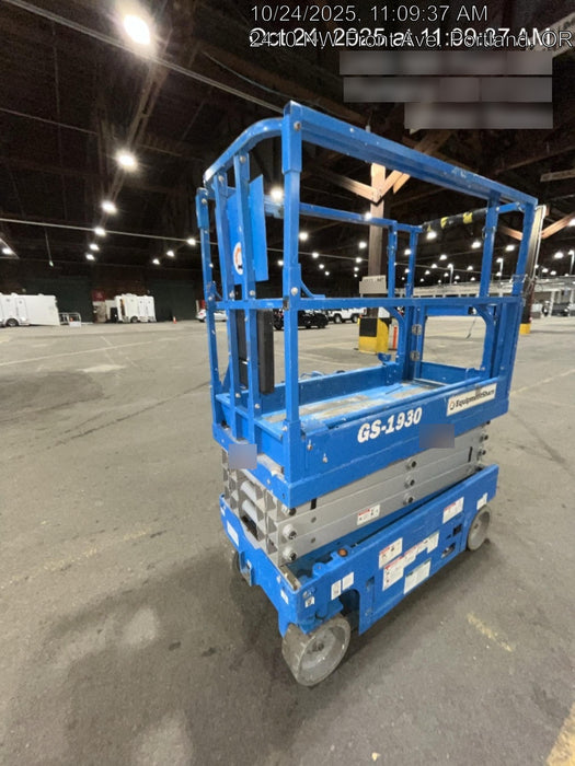 2020 Genie GS-1930 Solid Non Marking Tires, Beacon, Folding rails with half height swing gate, 800W Inverter