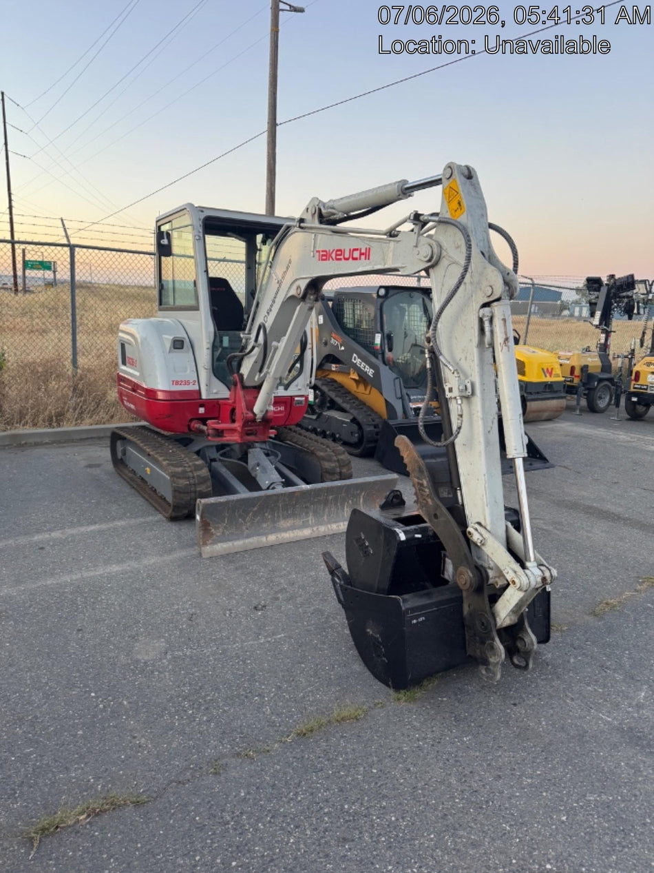 2025 TAKEUCHI TB235-2CR