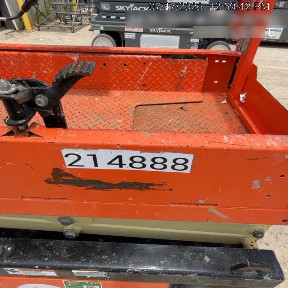 2022 JLG ES1330L