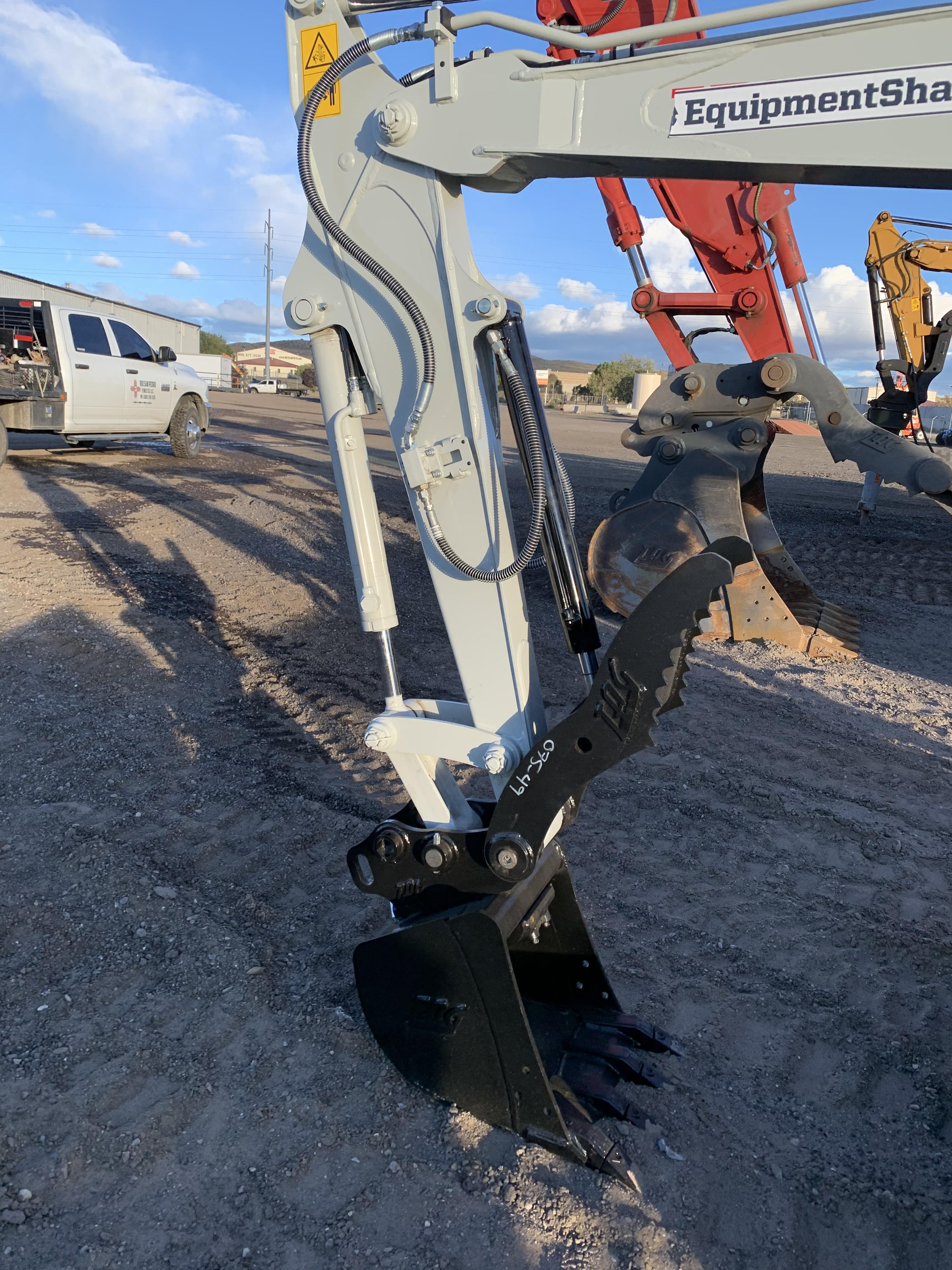 2022 TAKEUCHI TB235-2R