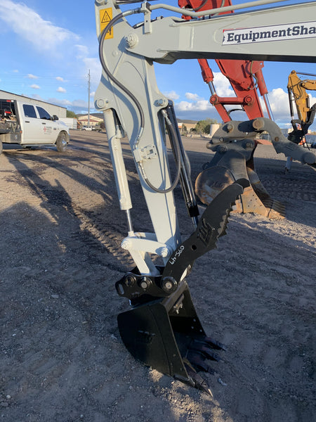 2022 TAKEUCHI TB235-2R