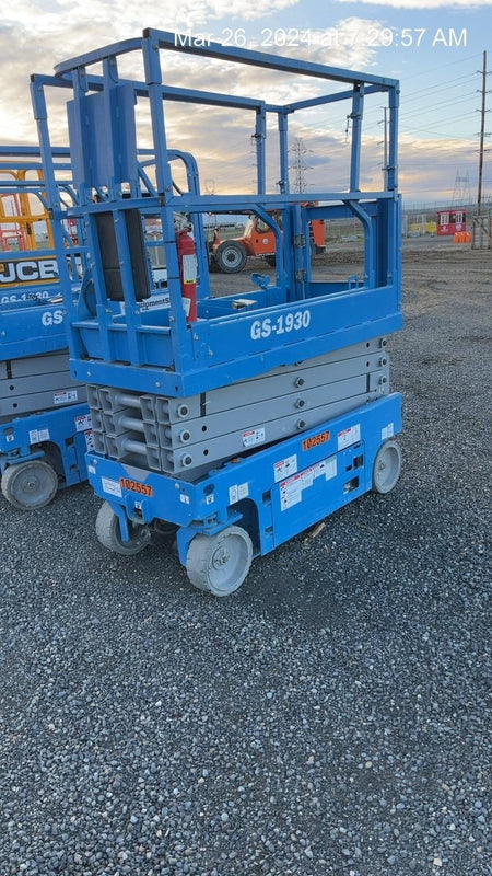 2020 Genie GS-1930 Solid Non Marking Tires, Beacon, Folding rails with half height swing gate, 800W Inverter