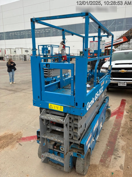 2019 Genie GS-2632 Folding rails with half height swing gate
