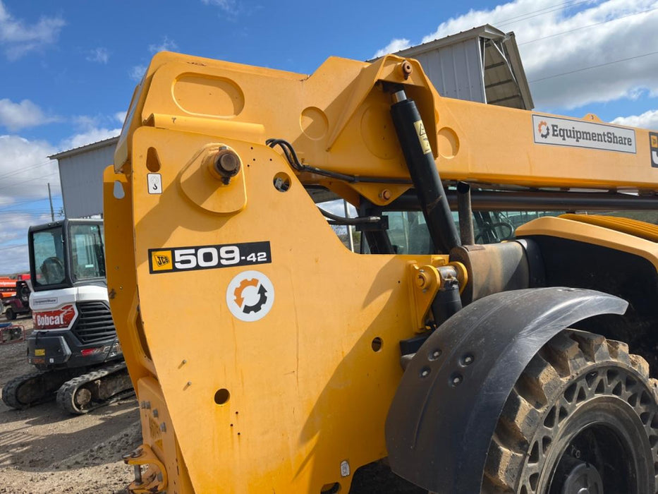 2019 JCB 509-42 Cab/Heat/Air, 74 HP, Solid Tires, STD Worklight, Beacon, Aux Hydraulics, Lifting Eye, Back up Alarm w/66" Carriage/60" Forks