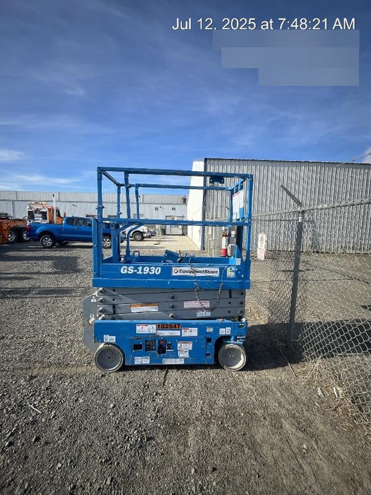 2020 Genie GS-1930 Solid Non Marking Tires, Beacon, Folding rails with half height swing gate, 800W Inverter