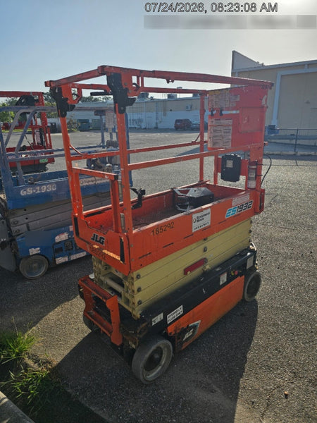 2021 JLG ES1932