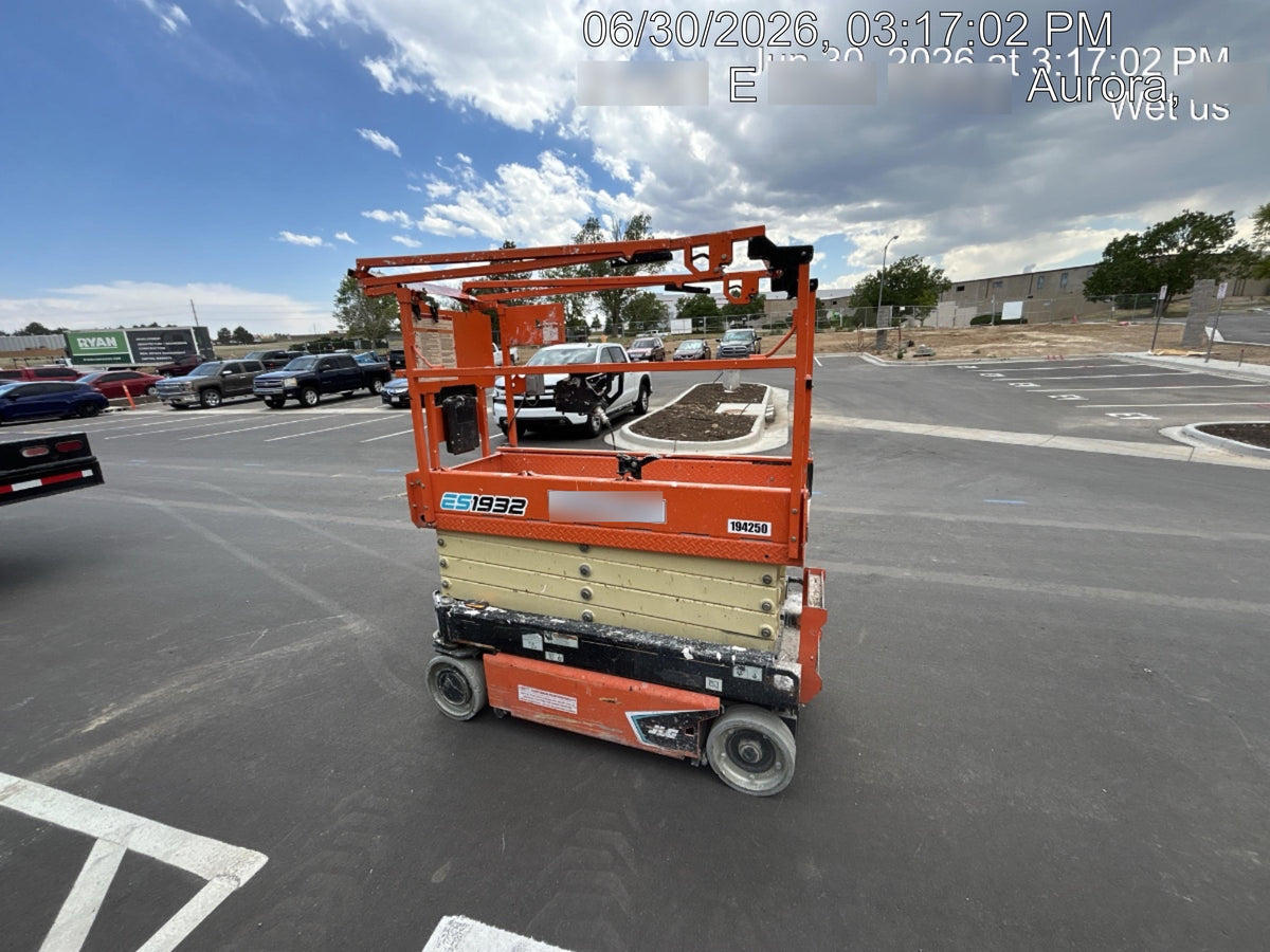 2021 JLG ES1932