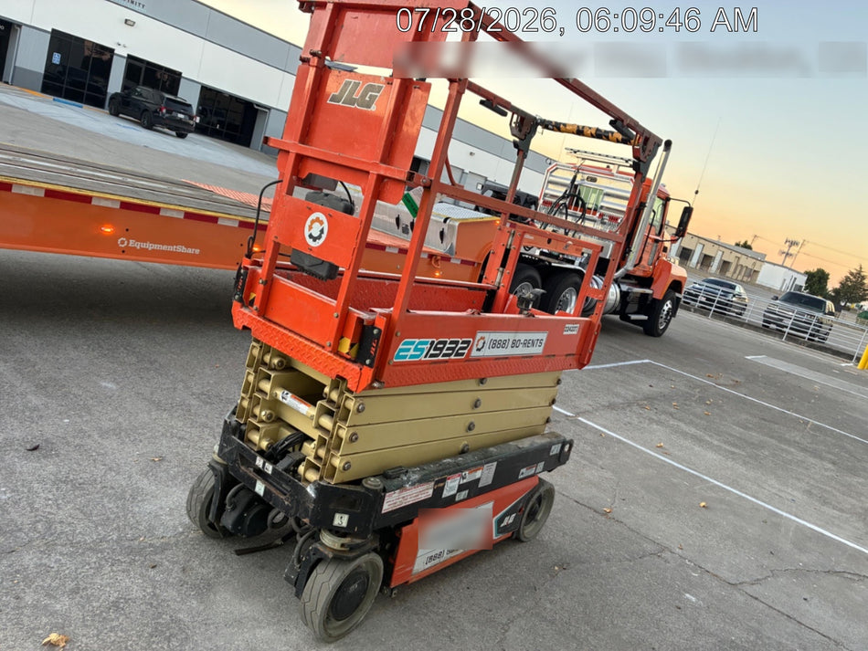 2022 JLG ES1932