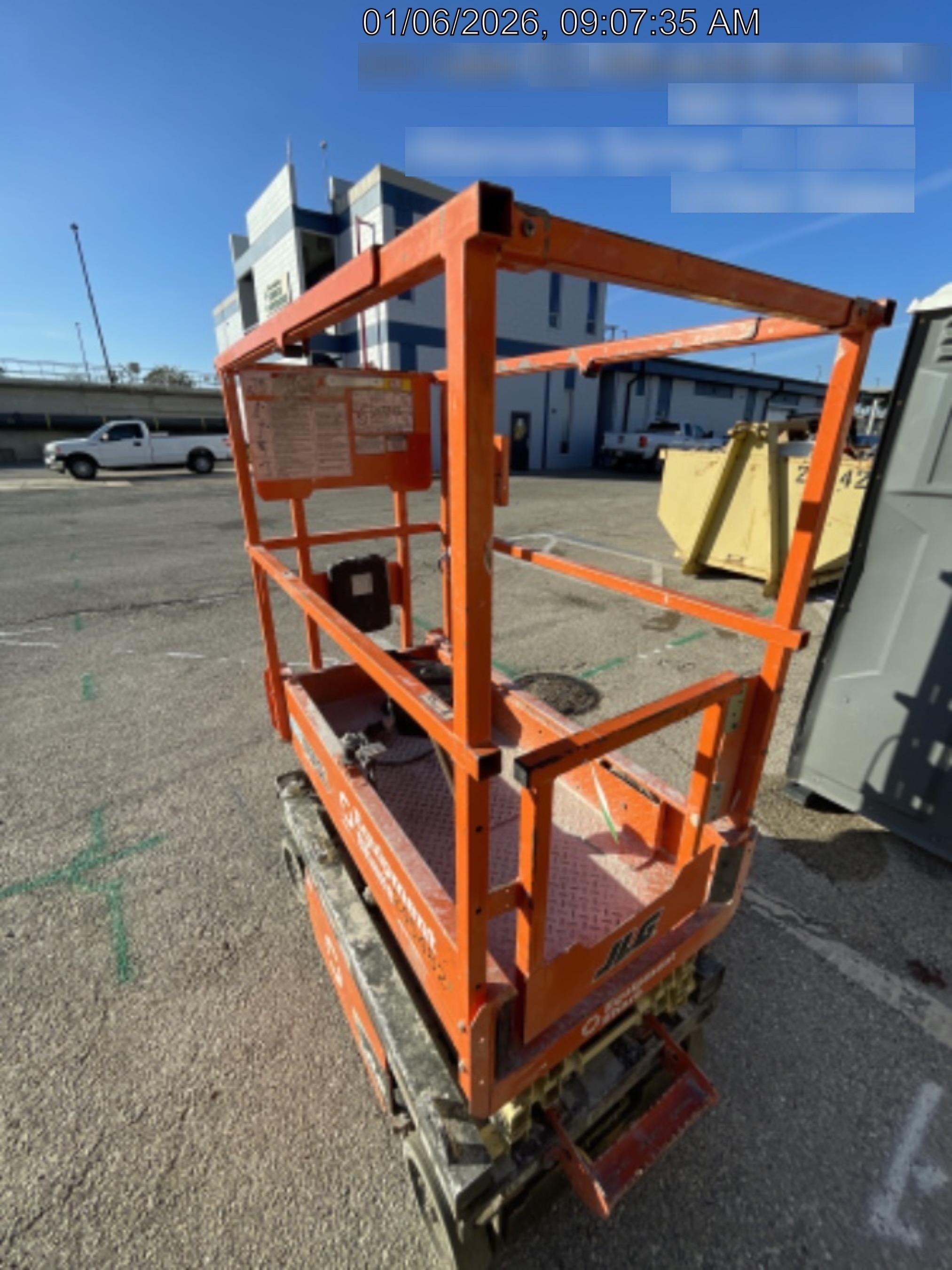 2022 JLG ES1330L