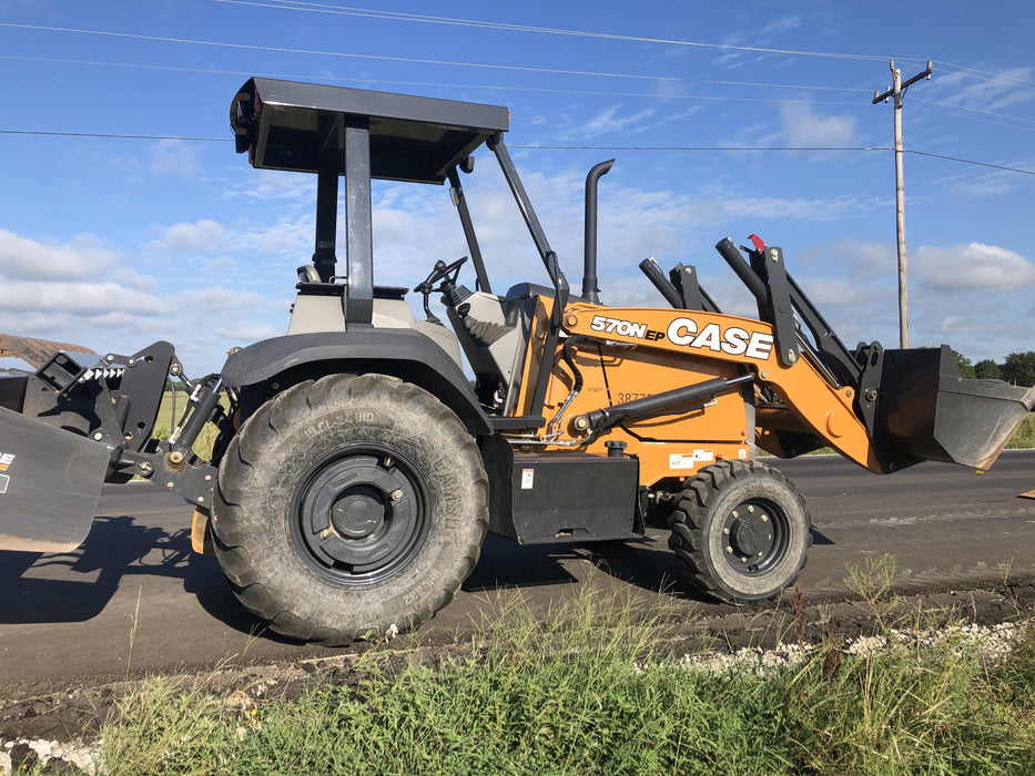 2019 Case 570N EP Canopy, 4WD, GP Front Bucket, Dual Tilt Cylinder, 84" Box Blade w/ Scarifier, Wheel Weights, Beacon