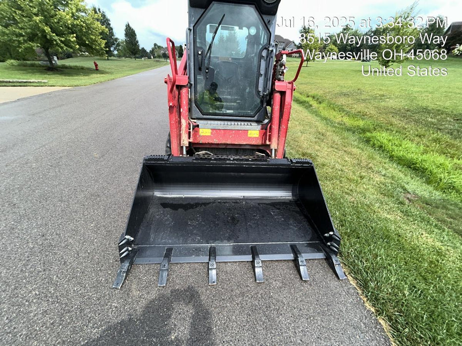 2025 EQUIPMENTSHARE 1006186 - 66" Tooth Bucket, CTL