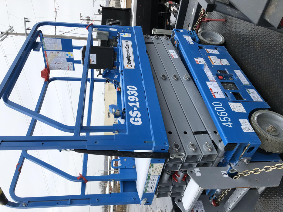 2019 Genie GS-1930 Fixed rails with chain Entry