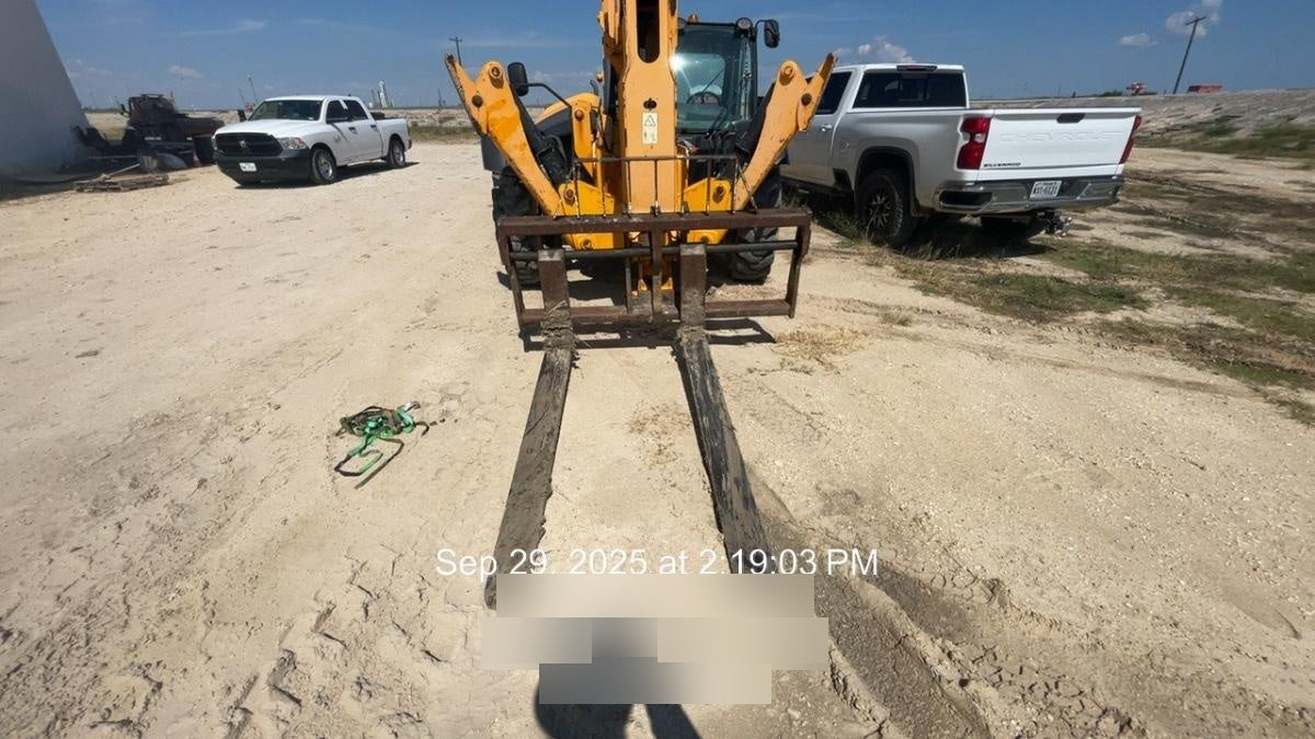 2019 JCB 512-56 74 HP w/CAB/HVAC, Beacon, Aux Hydraulics, Worklights, Solid Tires w/60" Carriage/Forks