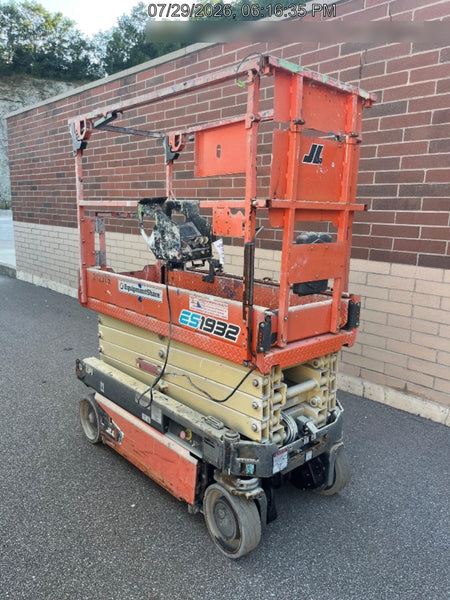 2022 JLG ES1932