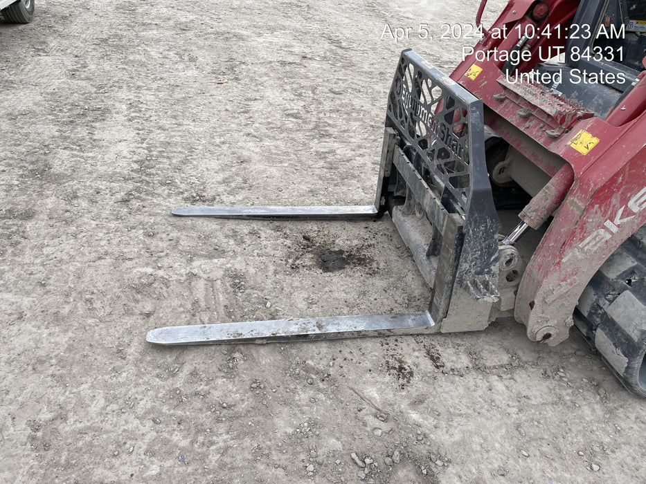 2021 TAKEUCHI 48" Pallet Forks - Takeuchi