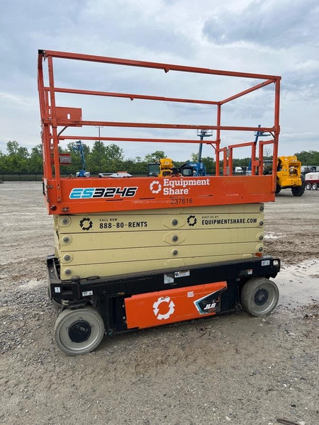 2022 JLG ES3246