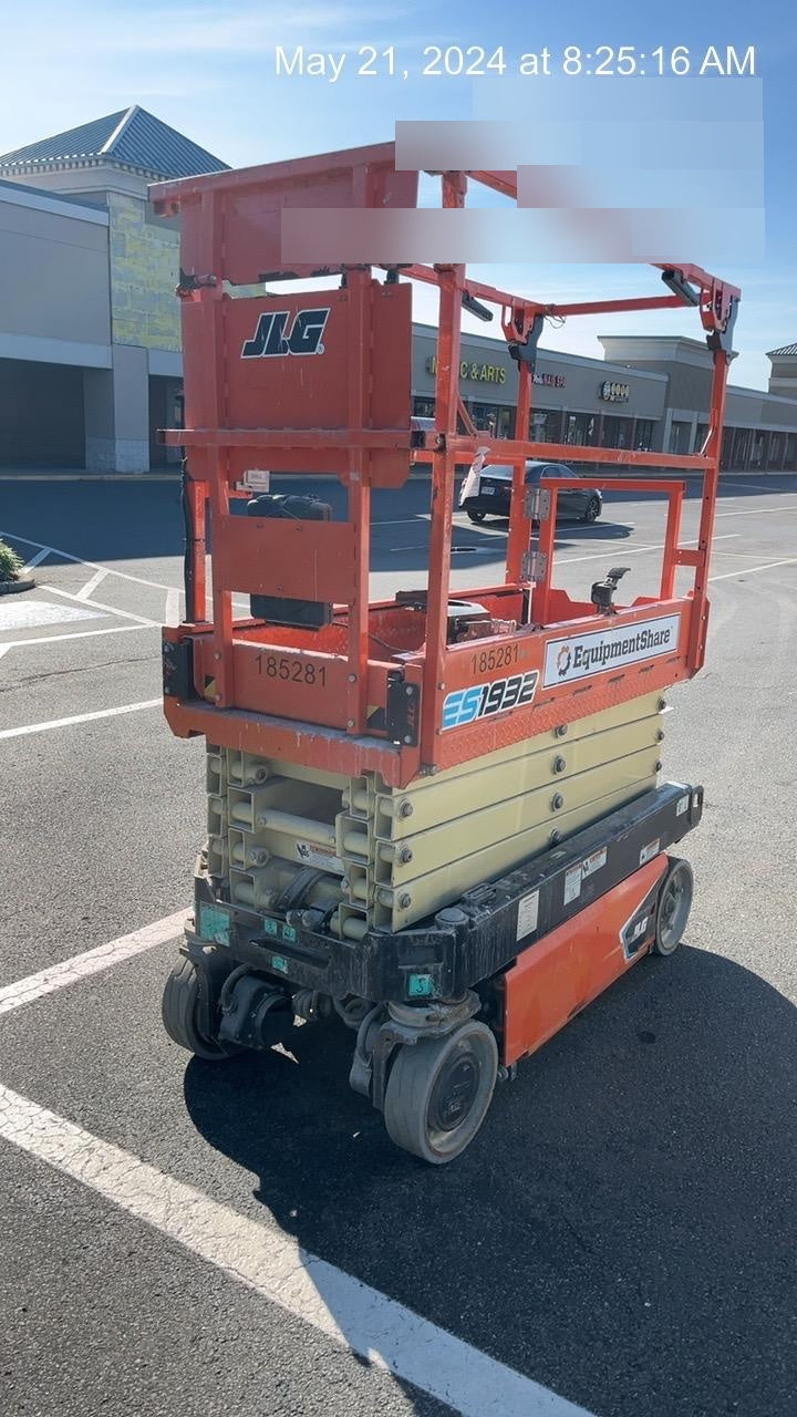 2021 JLG ES1932