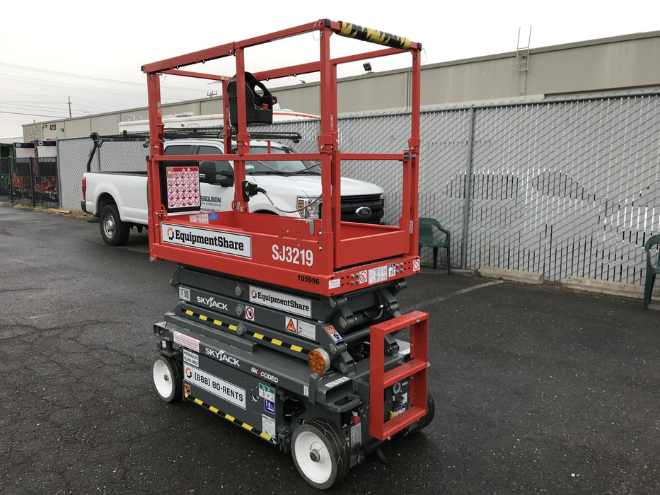 2020 Skyjack SJIII-3219 Solid NM Tires, Half height spring hinged entry gate, Dual Beacons, 800W Inverter