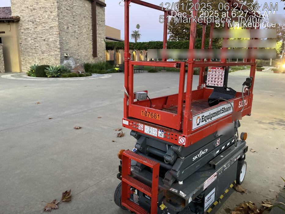 2020 Skyjack SJIII-3219 Solid NM Tires, Half height spring hinged entry gate, Dual Beacons, 800W Inverter