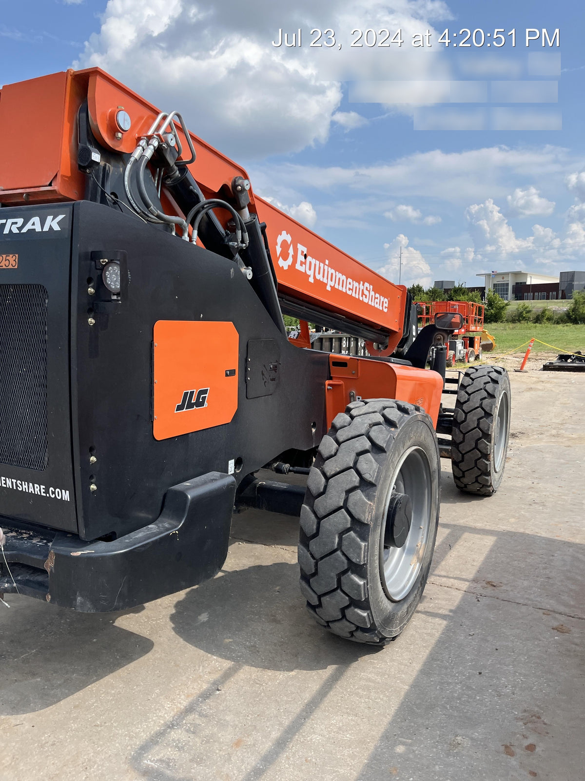 2023 SKYTRAK 8042