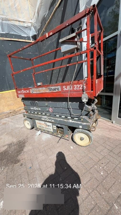 2018 Skyjack SJIII-3226 Skyjack SJIII3226 Scissor Lift w/Trojan Batteries