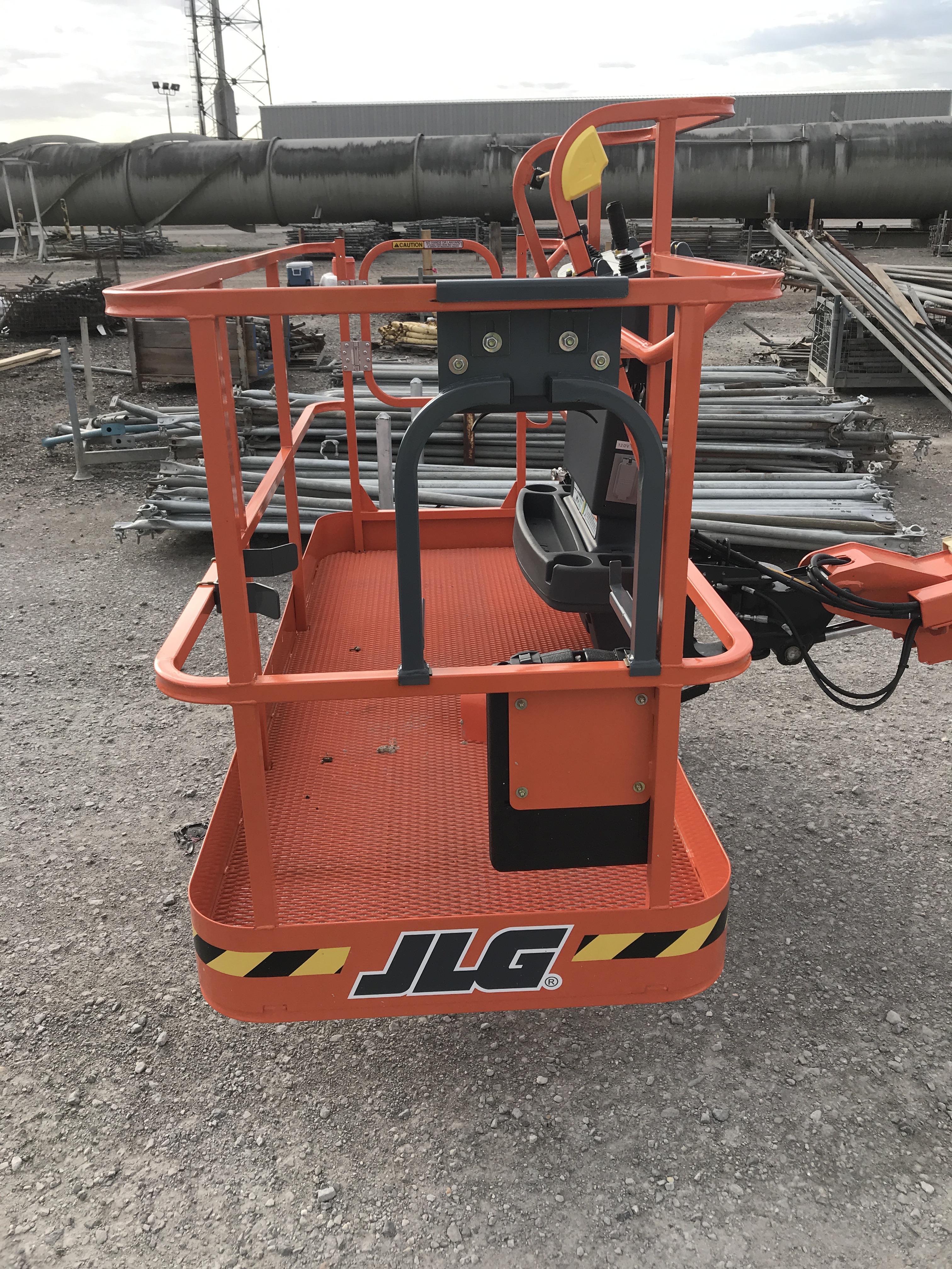 2021 JLG 400S
