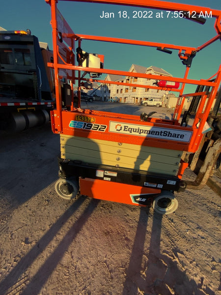 2021 JLG ES1932