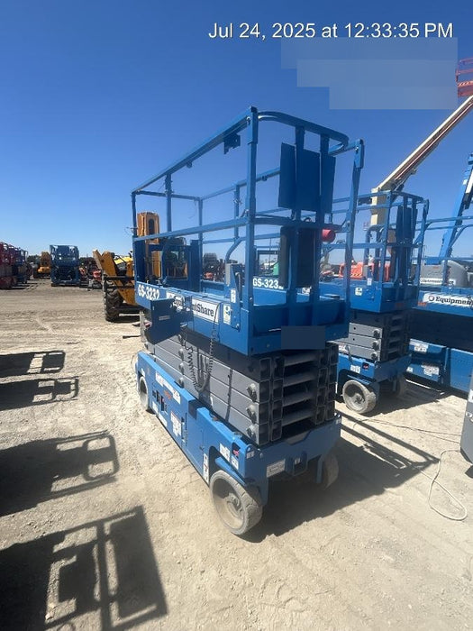 2020 Genie GS-3232 Standard, Folding half height swing gate, 800W Inverter