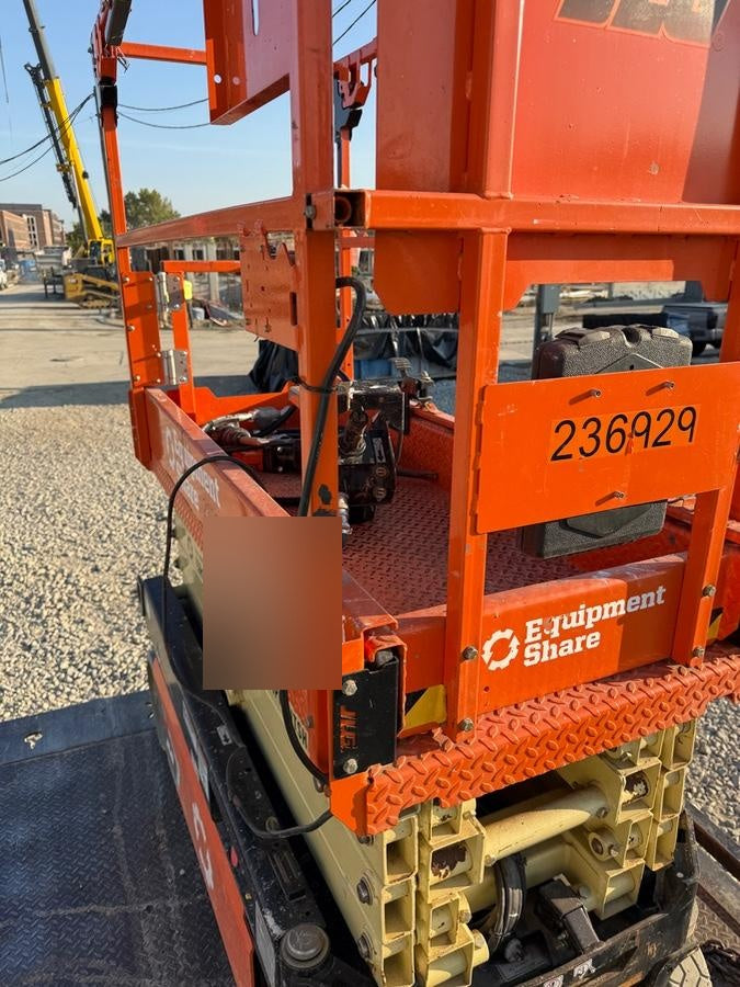 2022 JLG ES1932