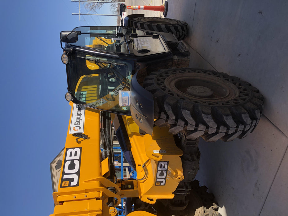 2019 JCB 509-42 Cab/Heat/Air, 74 HP, Solid Tires, STD Worklight, Beacon, Aux Hydraulics, Lifting Eye, Back up Alarm 66" Carriage/60" Forks