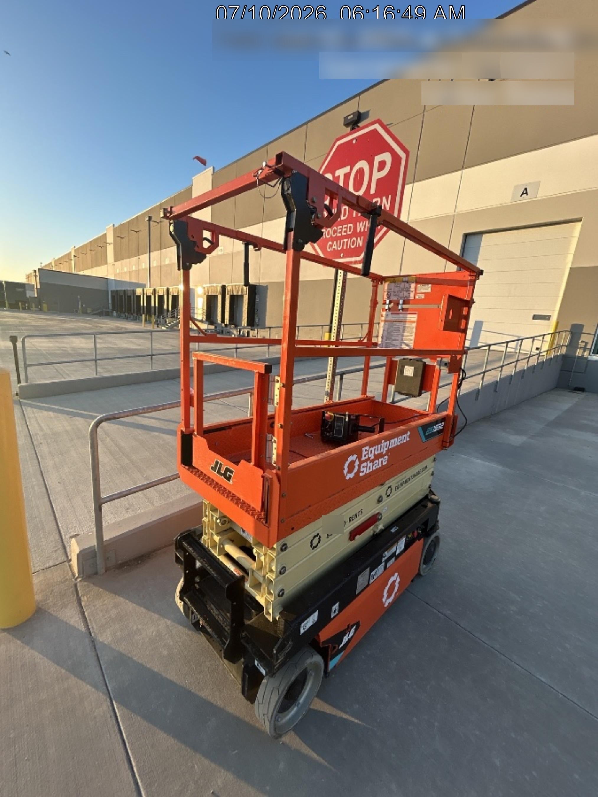 2025 JLG ES1932