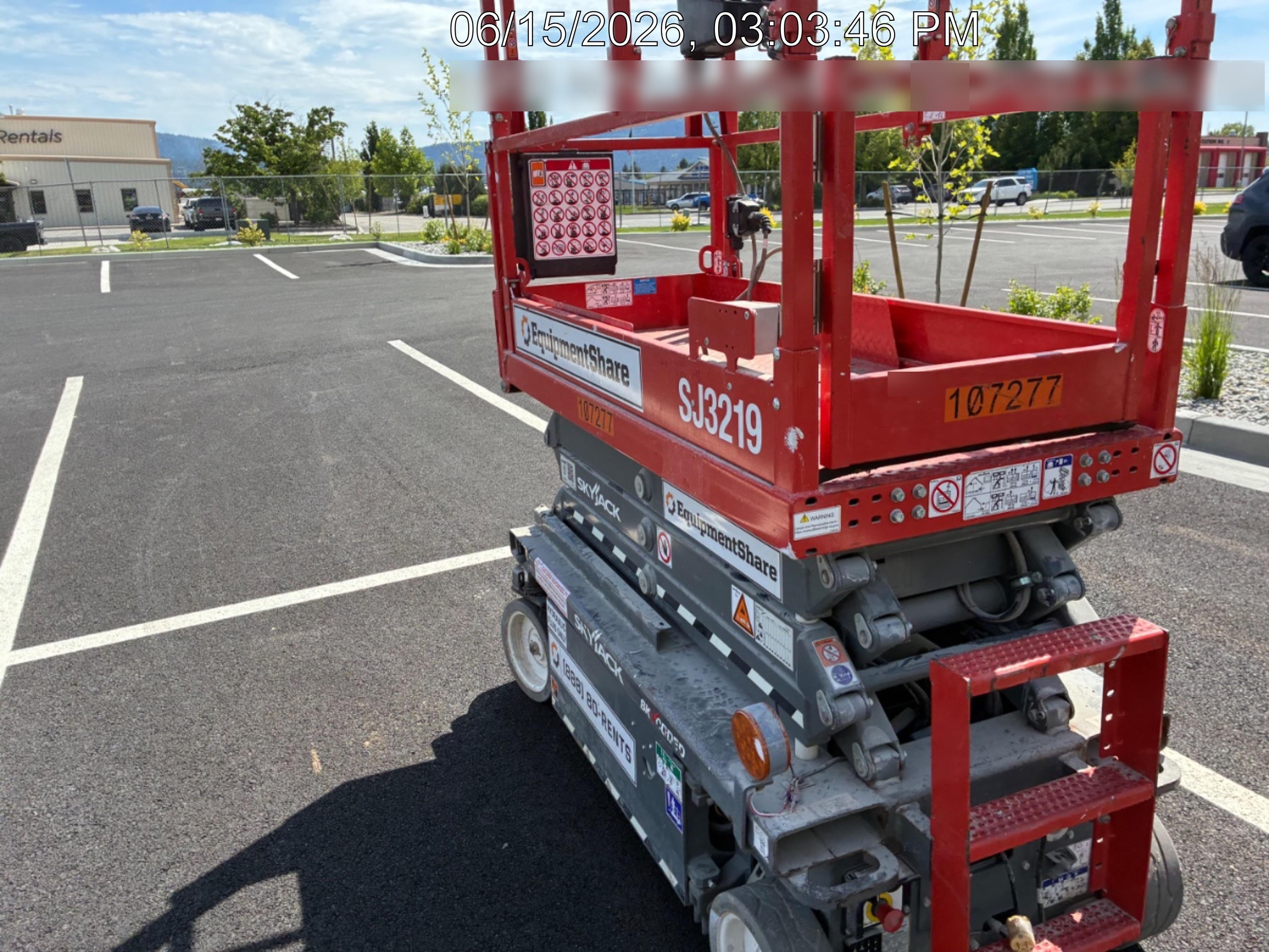 2020 Skyjack SJIII-3219 Solid NM Tires, Half height spring hinged entry gate, Dual Beacons, 800W Inverter