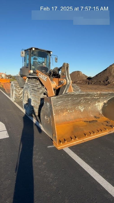 2018 Case 821G CLOSED CAB, 1 FUNCTION, JRB 418 STYLE HYD COUPLER