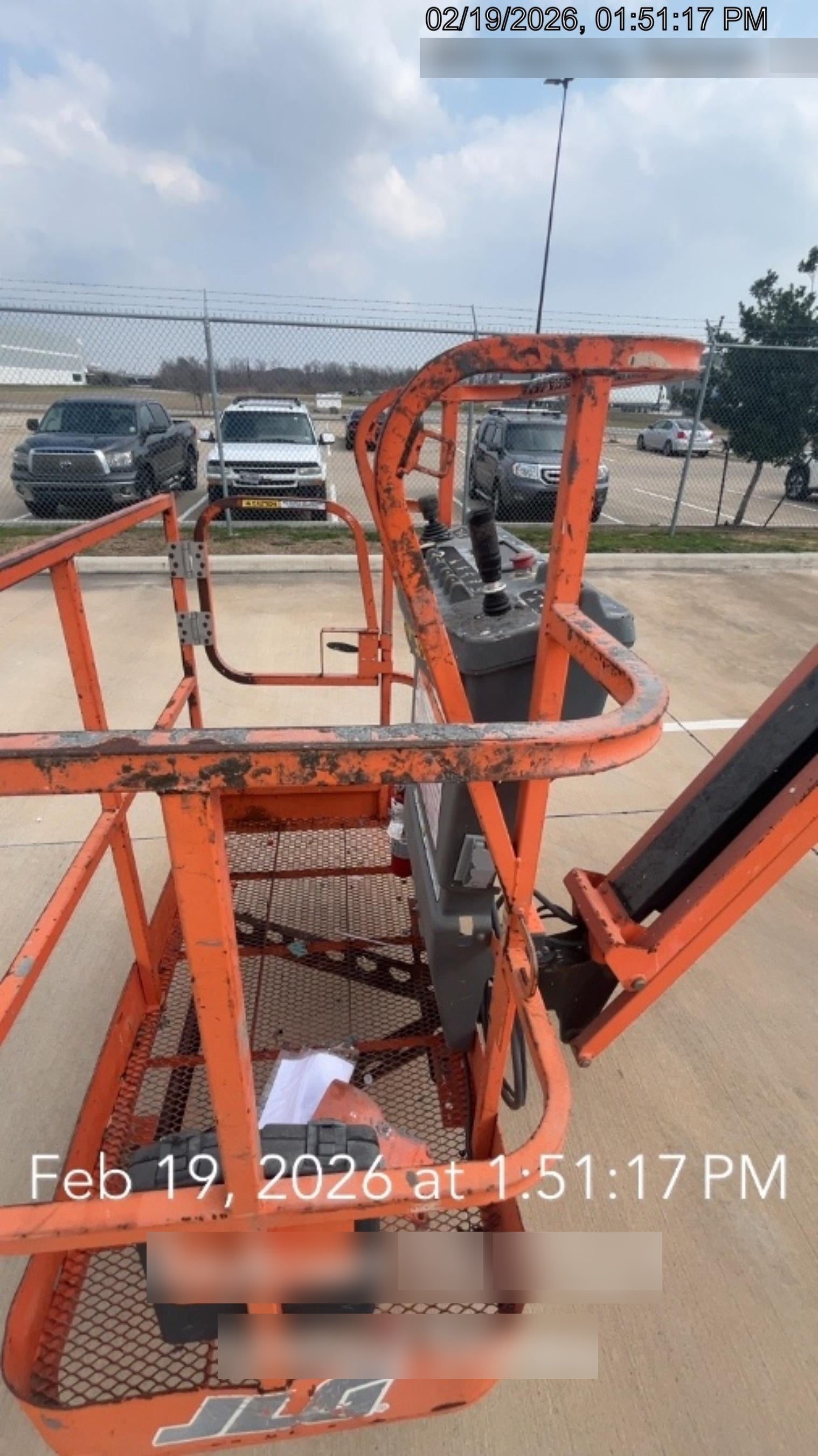 2016 JLG E450AJ