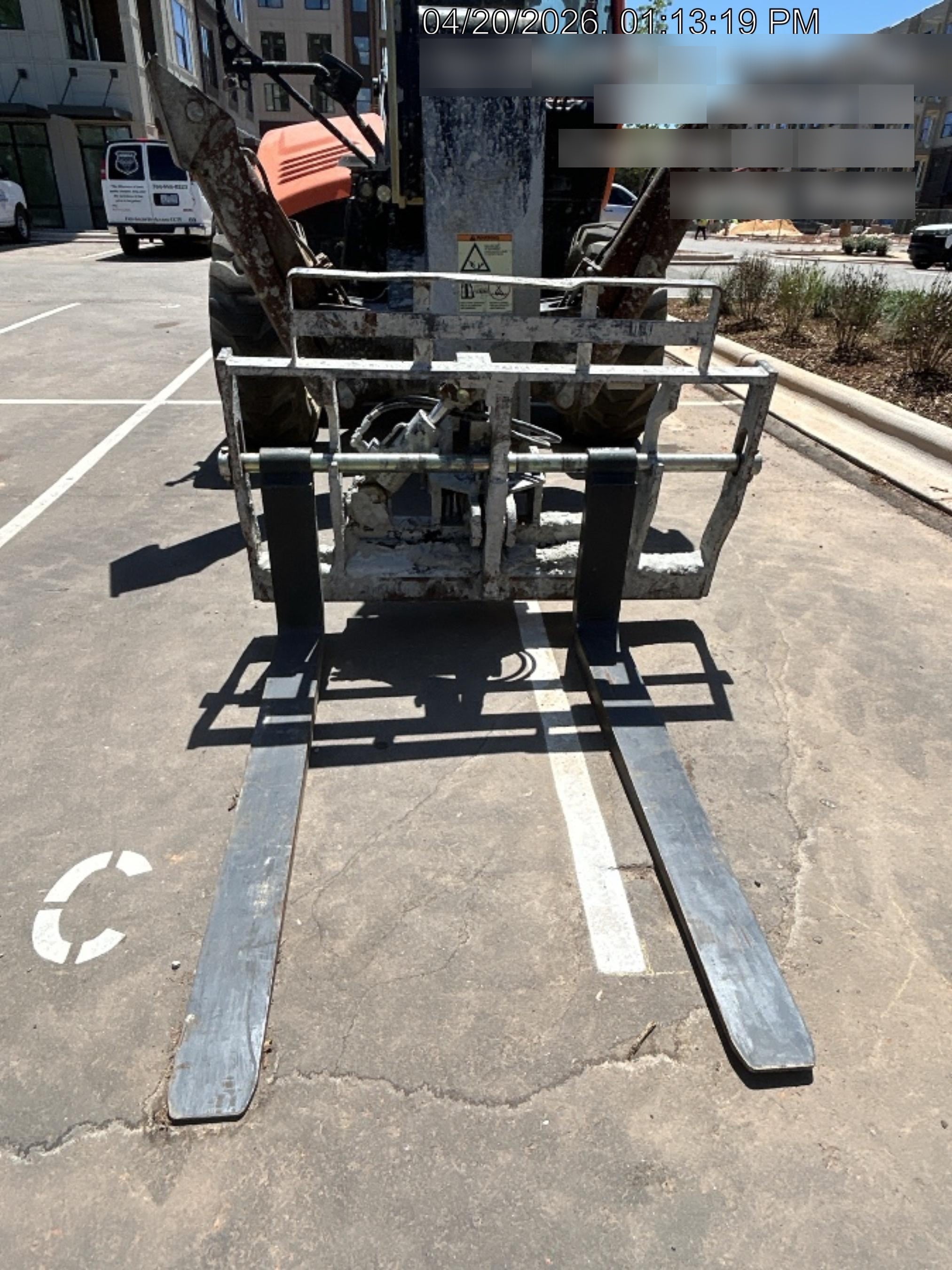 2022 JLG 1075